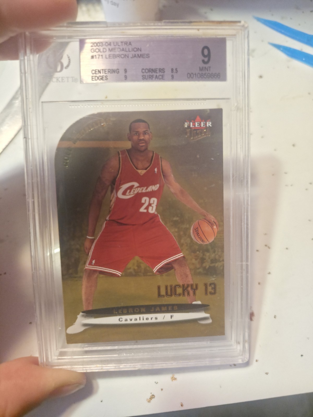 2003-04 Fleer Ultra – Lucky 13 LeBron James #171 Gold Medallion (RC)