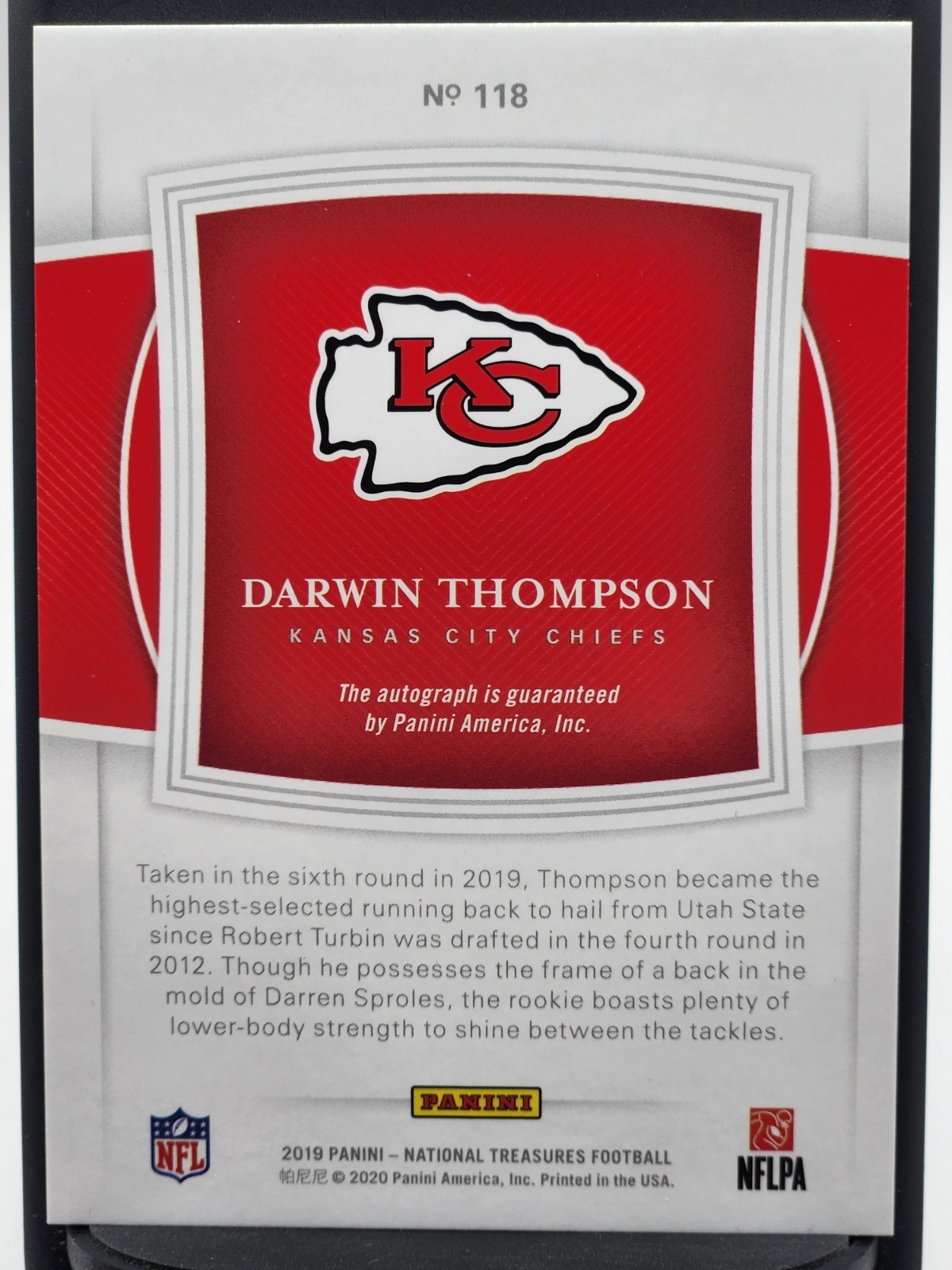 2019 Panini National Treasures – Rookie Signatures Darwin Thompson #118 Gold /49
