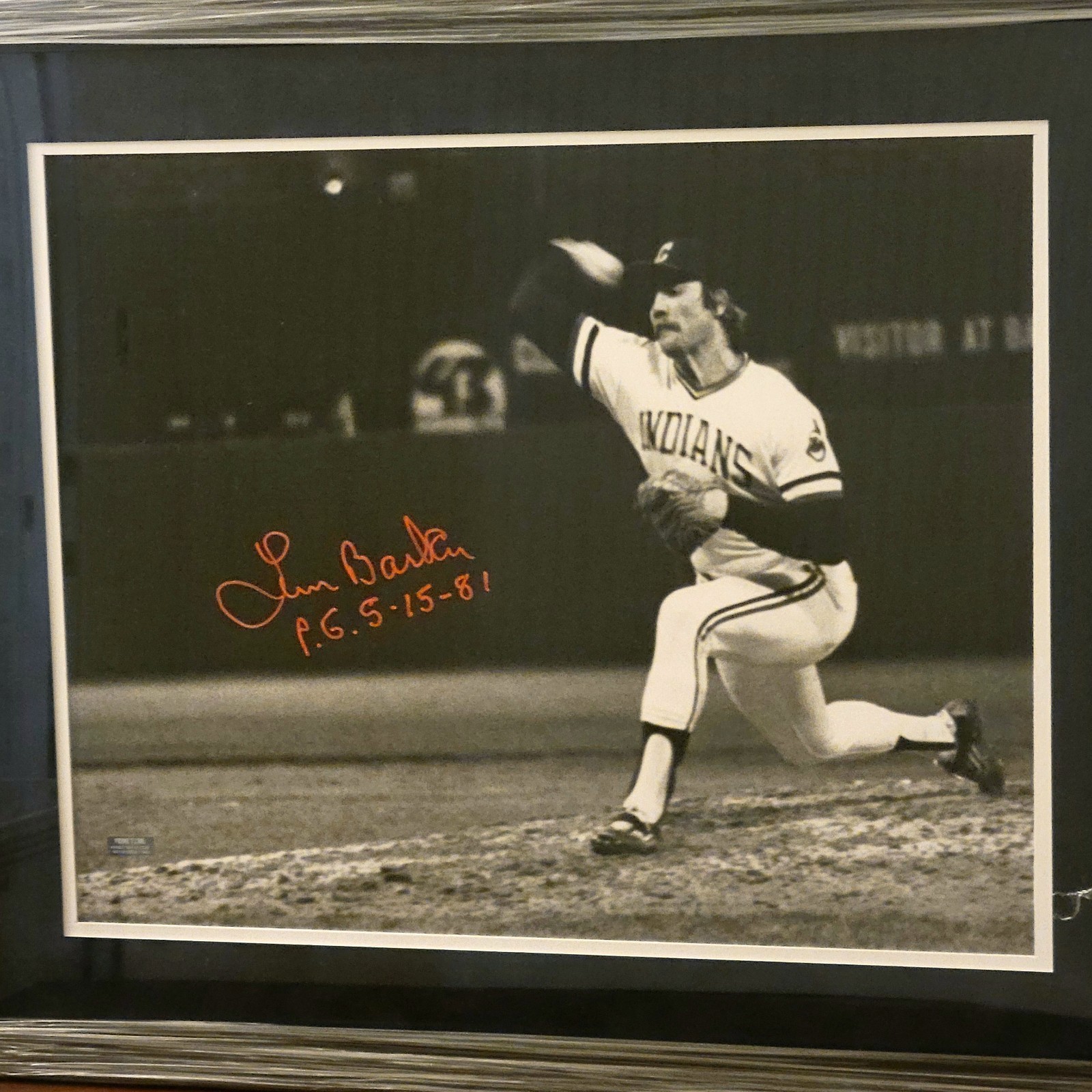 CLEVELAND INDIANS LEN BARKER PERFECT GAME FRAMED 16X20 PT/COA BLACK/ WHITE